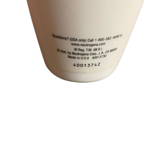 Neutrogena Moisture Oil Free Facial Moisturizer Sensitive Skin 4 oz - Picture 5 of 6